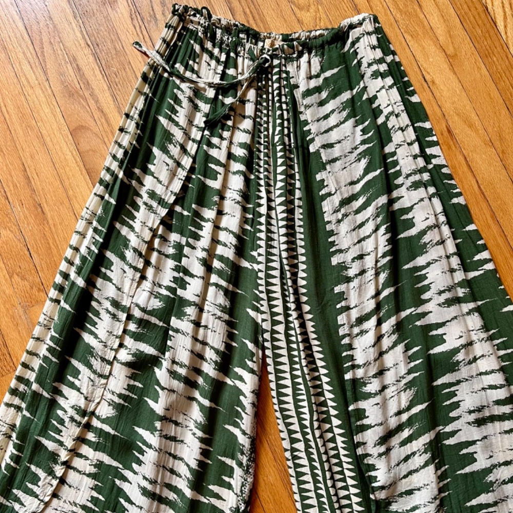 Closet Closing 🔥Reduced price!! 
Print Tulip-hem, Wide leg pants - Picture 2 of 3